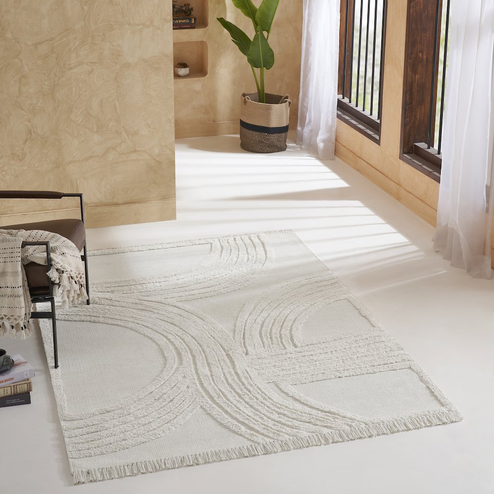Terrain 5'3 x 7'3 Handwoven Indoor Rug, Off-white. Picture 2