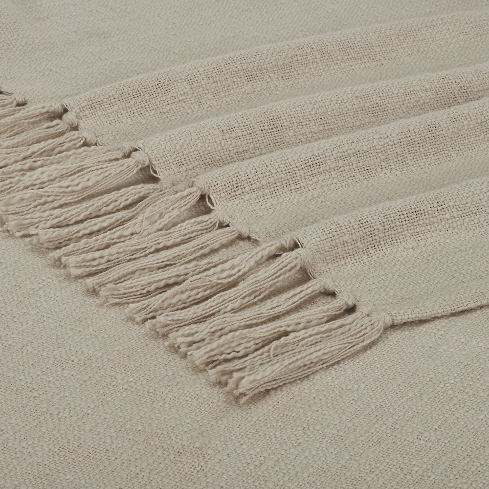 Curtis 70X50 Throw, Beige. Picture 6