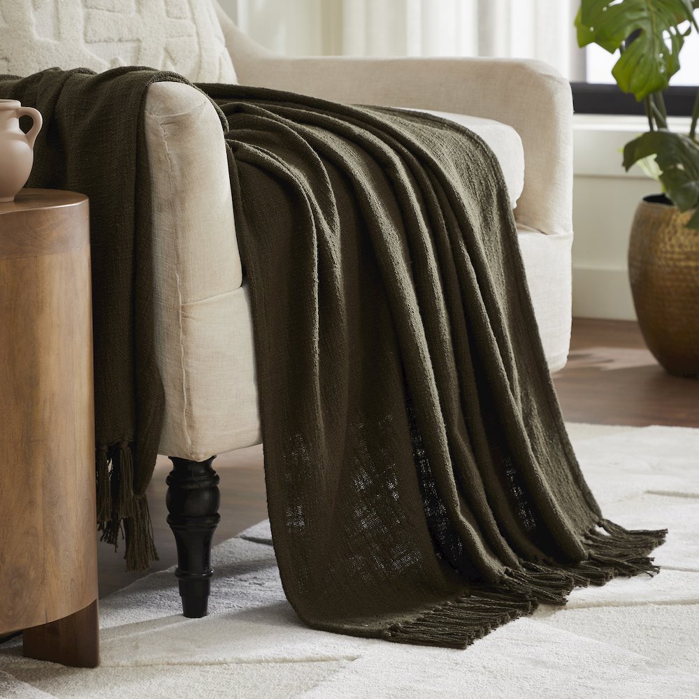 Chalamet 70X50 Throw, Olive. Picture 2