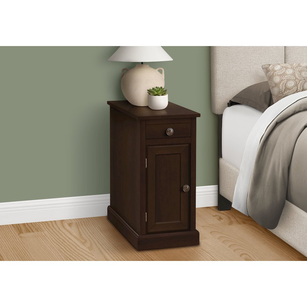 Traditional Accent Table in Espresso color. Picture 3