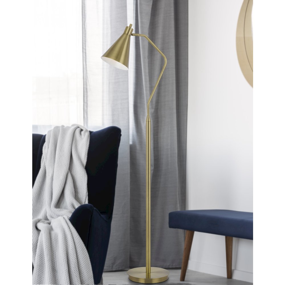 Type A led bulb 15W max. Capstone task metal floor lamp with swivel shade. Picture 3