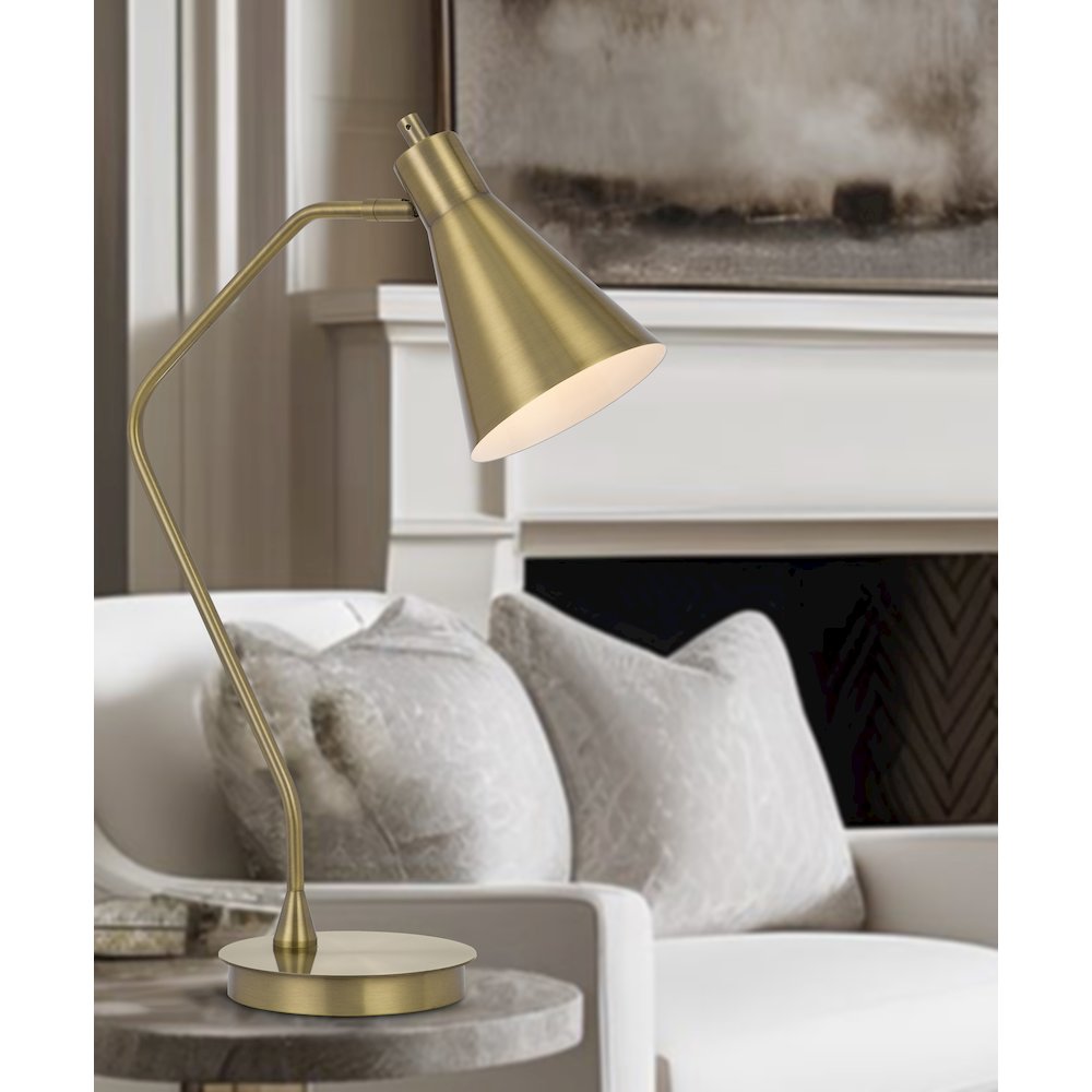 Type A led bulb 12W max. Capstone task metal table lamp with swivel shade. Picture 3