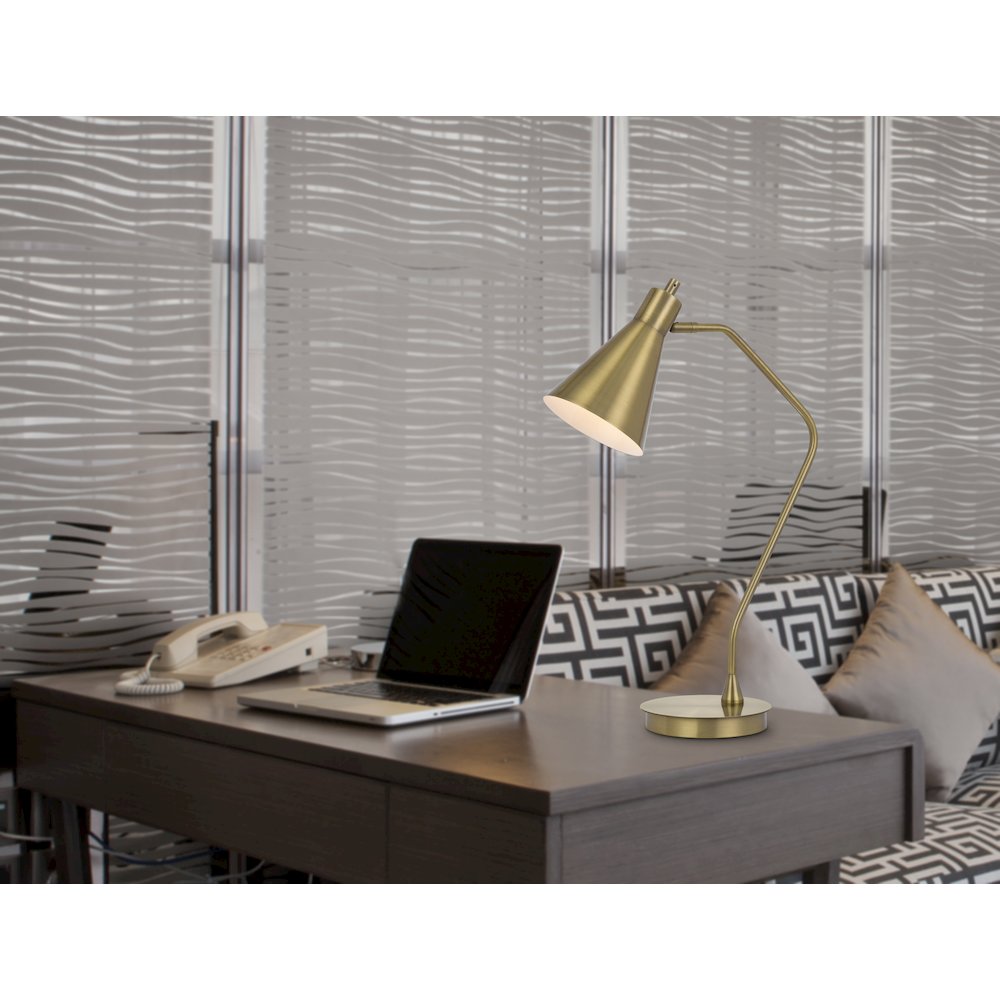 Type A led bulb 12W max. Capstone task metal table lamp with swivel shade. Picture 4