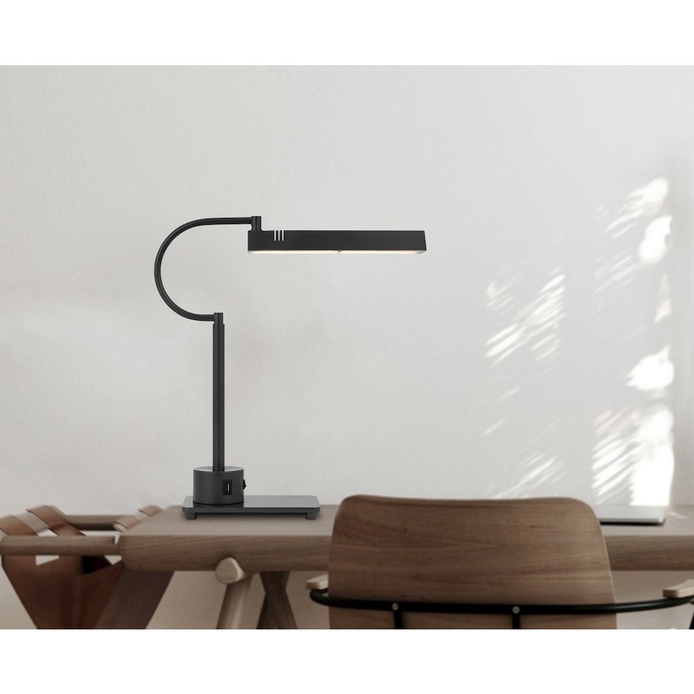 led 12W SOHO metal desk lamp with 2 USB ports. Picture 3