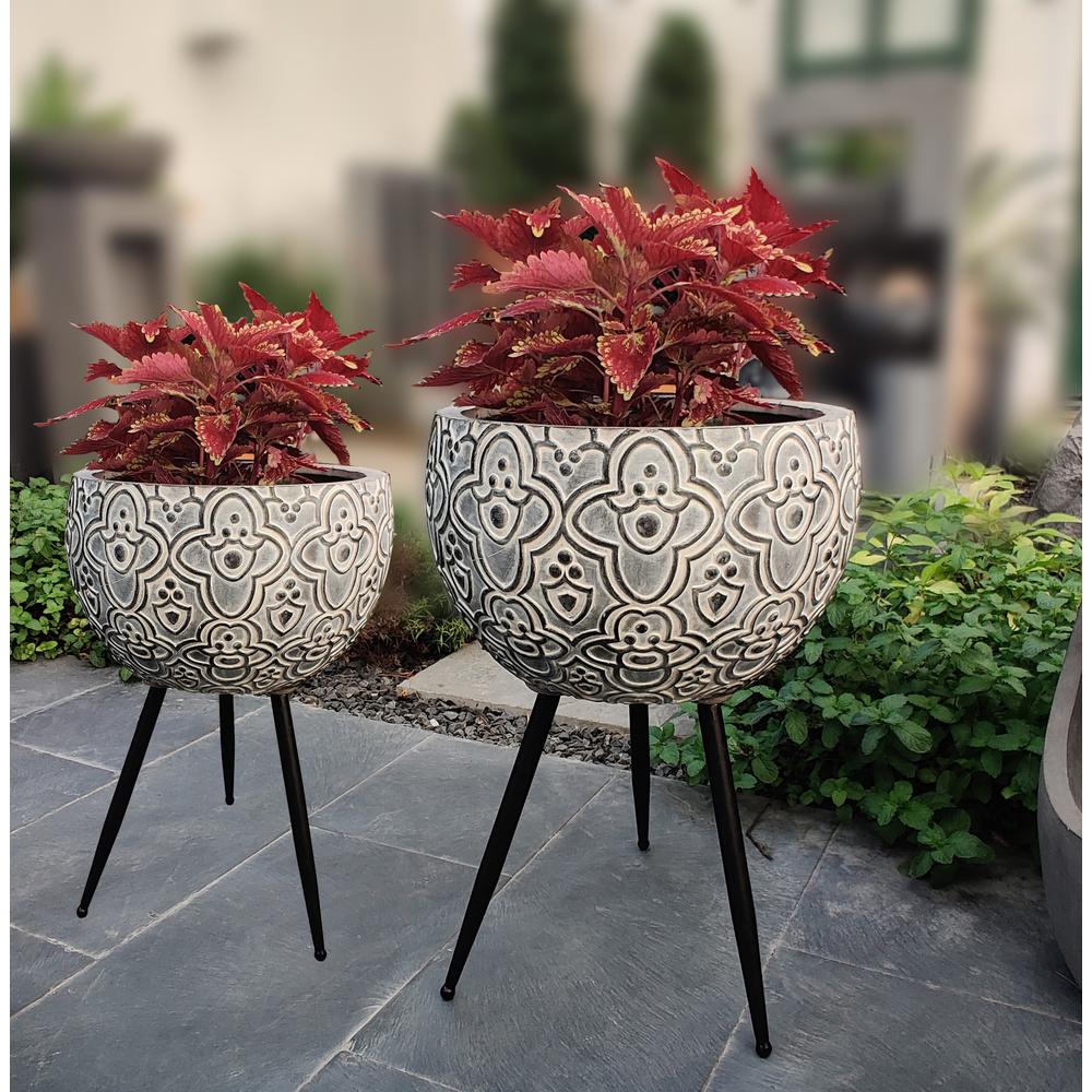 2-Piece MgO Gray Raised Planters. Picture 1