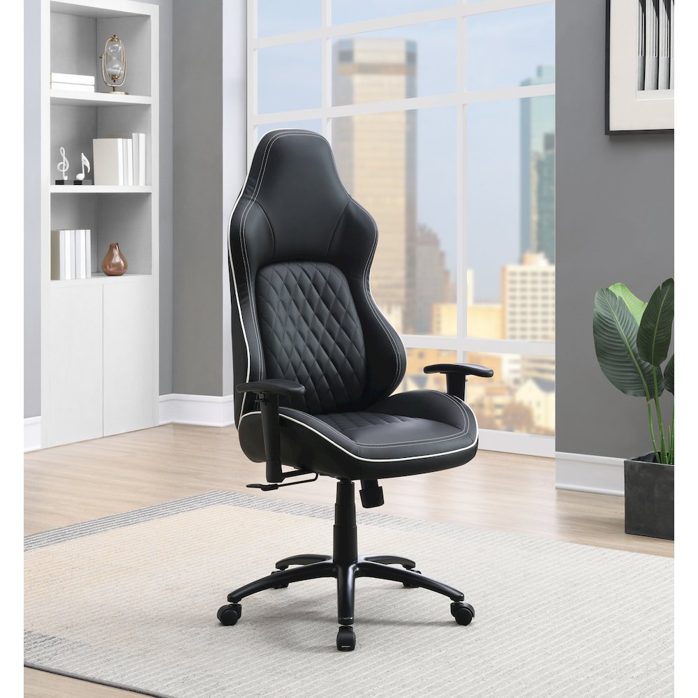 High Stakes Gaming Chair. Picture 6