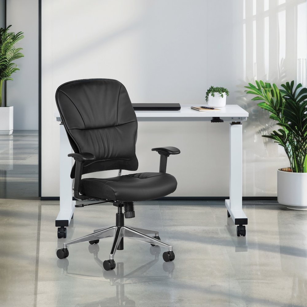 Black Bonded Leather Managers Chair. Picture 4
