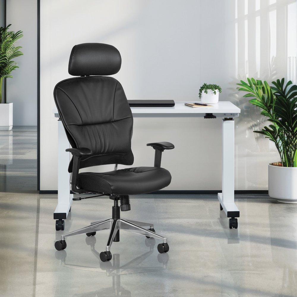Black Bonded Leather Managers Chair. Picture 4