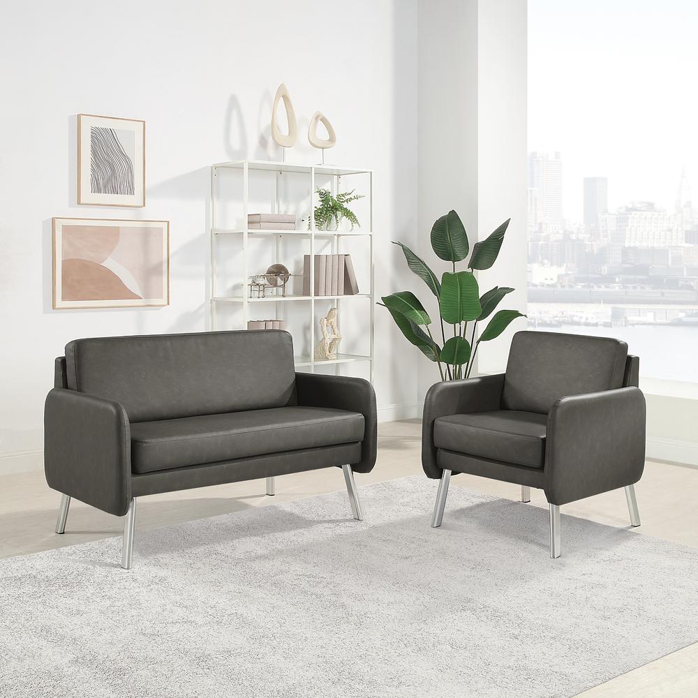 Lounge Chair in Faux Leather. Picture 6