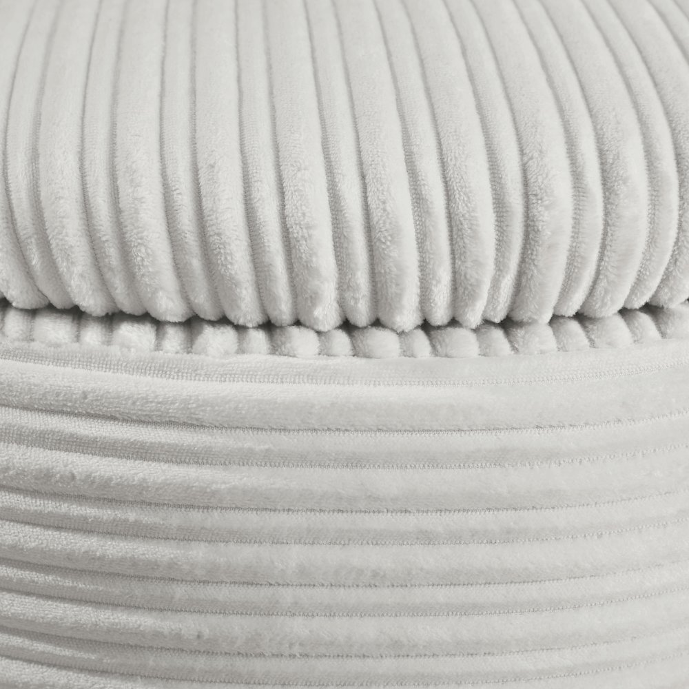 Brayfield Storage Ottoman. Picture 6