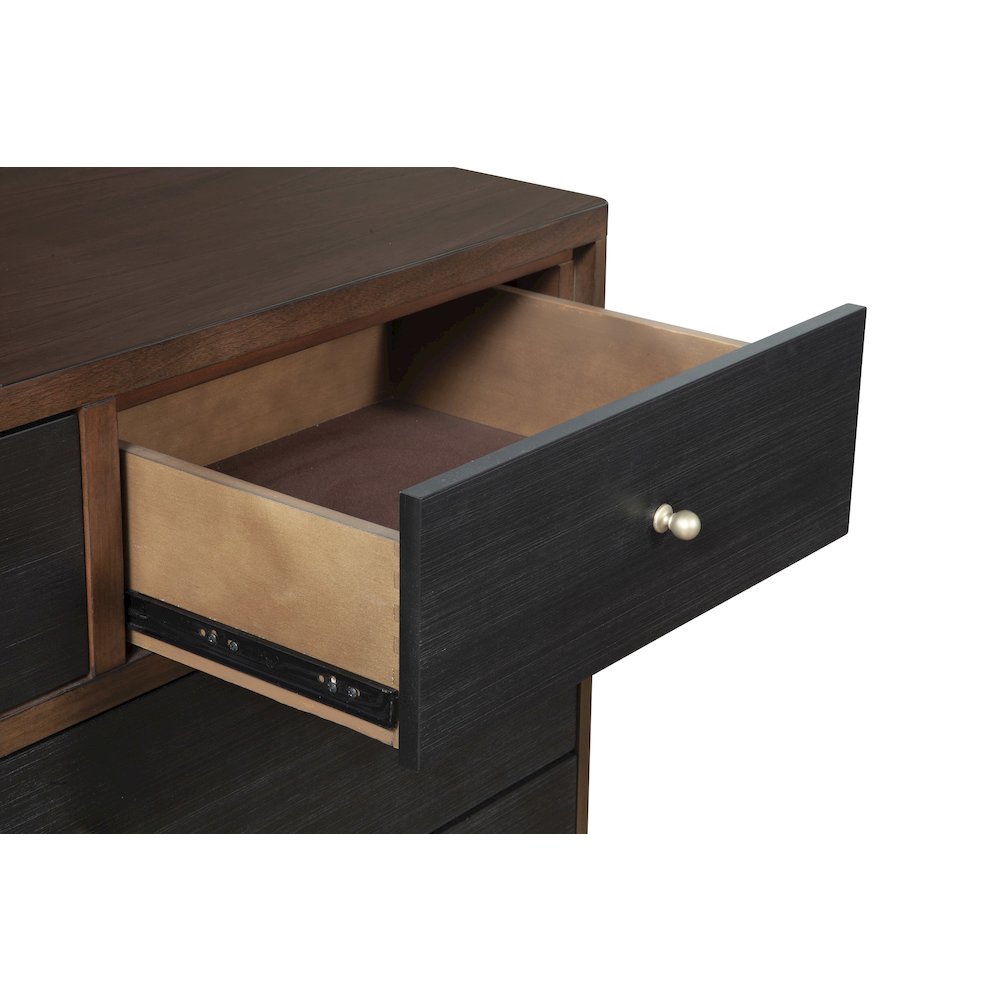 Belham 7 Drawer Dresser. Picture 5