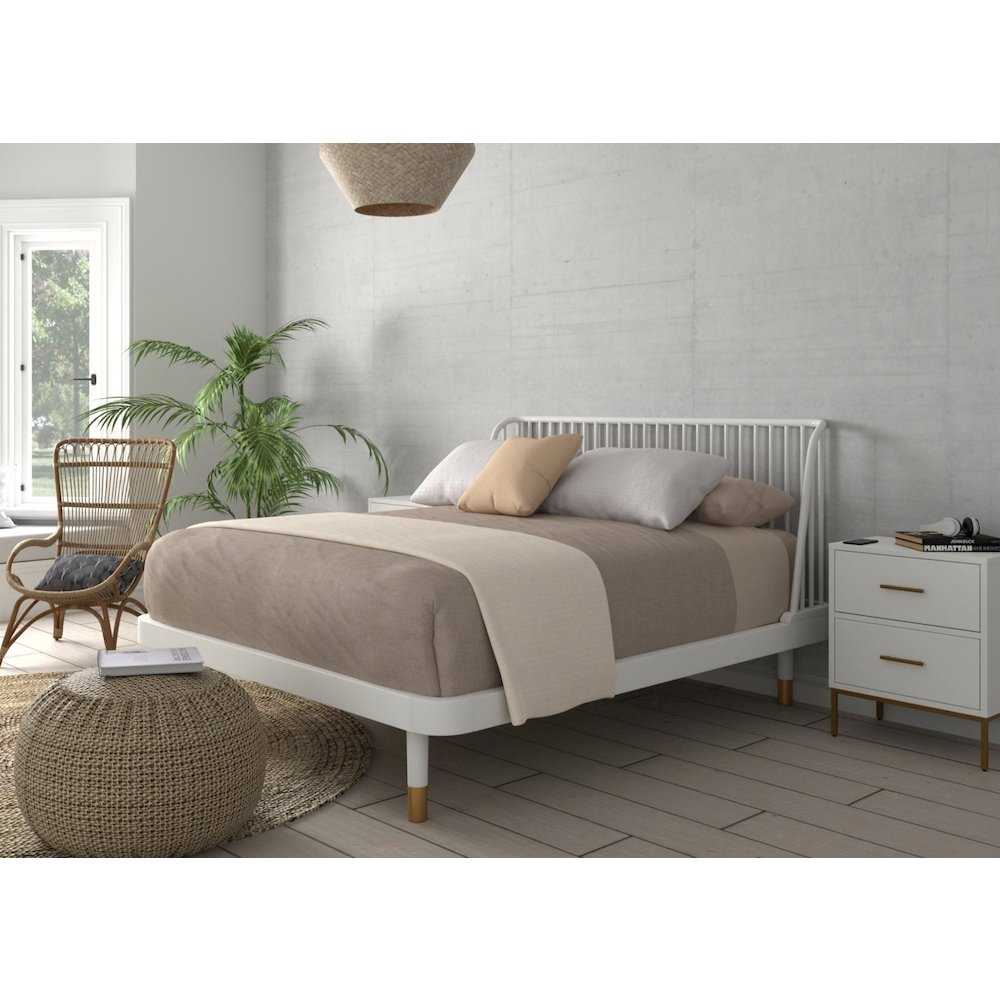 Madelyn Standard King Slat Back Platform Bed. Picture 2