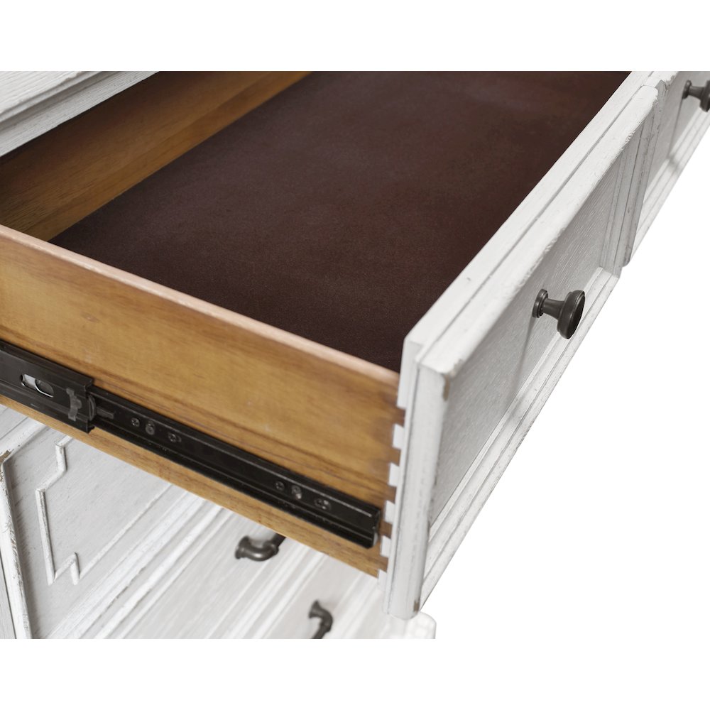 Clara Chest. Picture 8