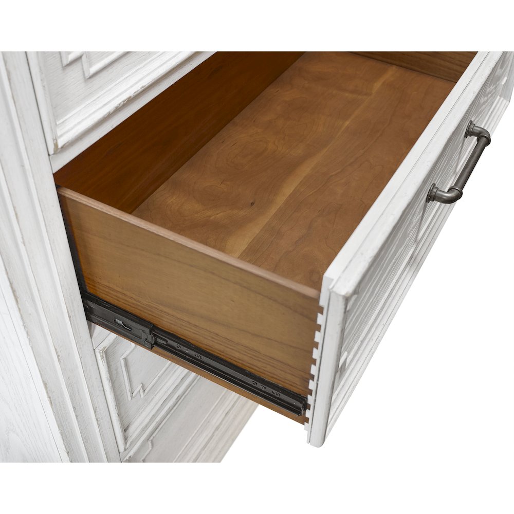 Clara Chest. Picture 10