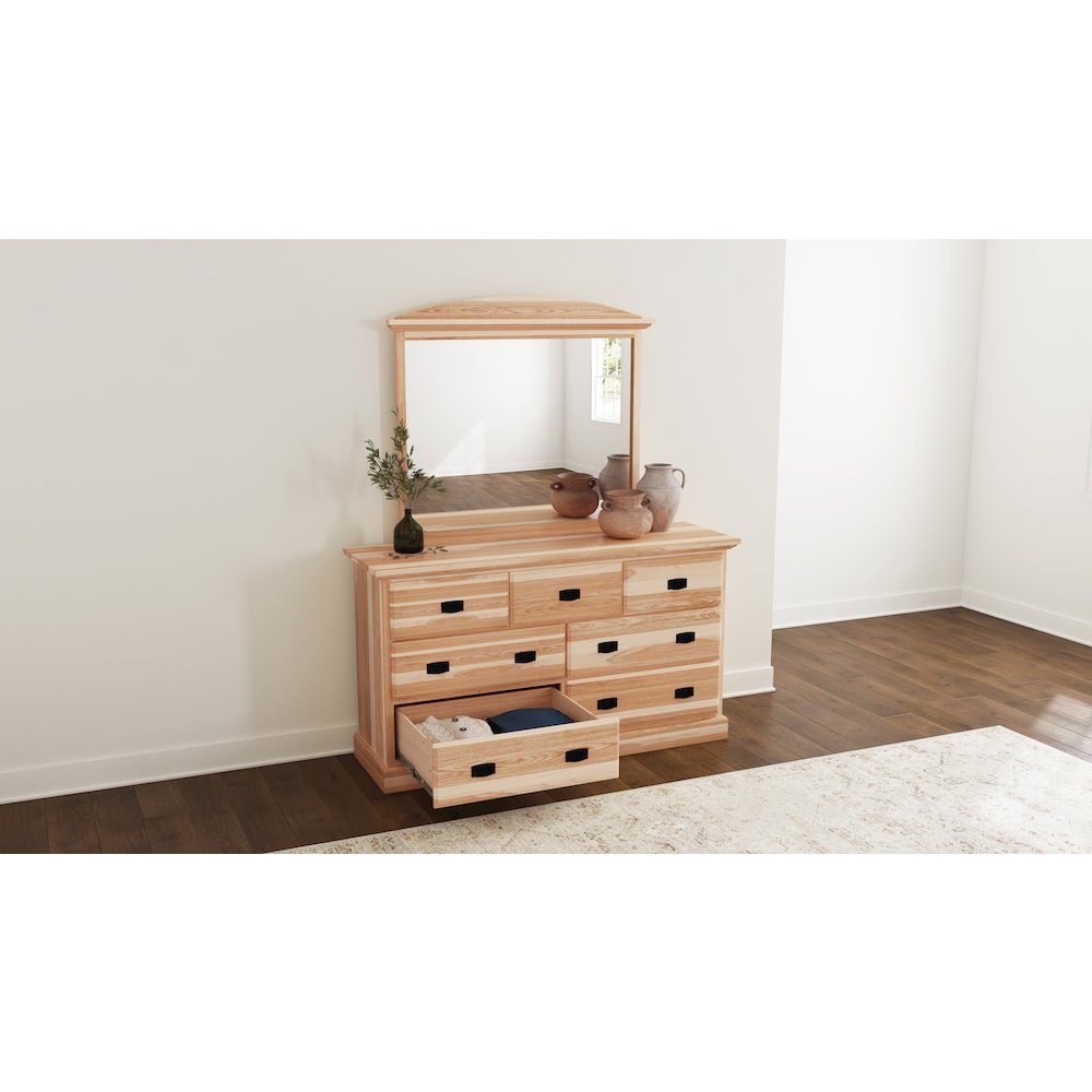 Amish Highlands 7 Drawer Dresser. Picture 6