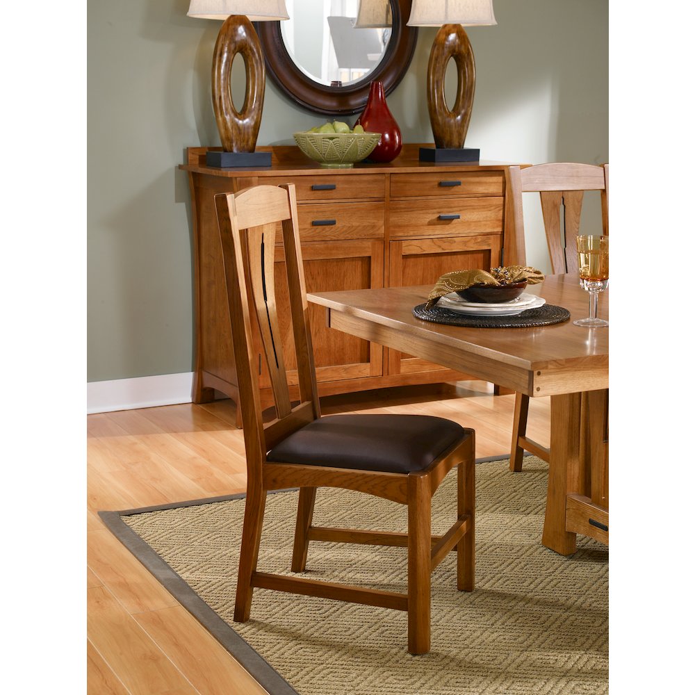 Cattail Bungalow Comfort Side Chair, Warm Amber Finish. Picture 1