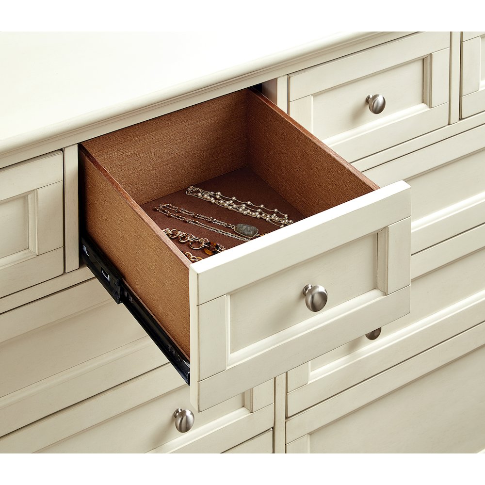 Northlake Dresser, White Linen. Picture 4