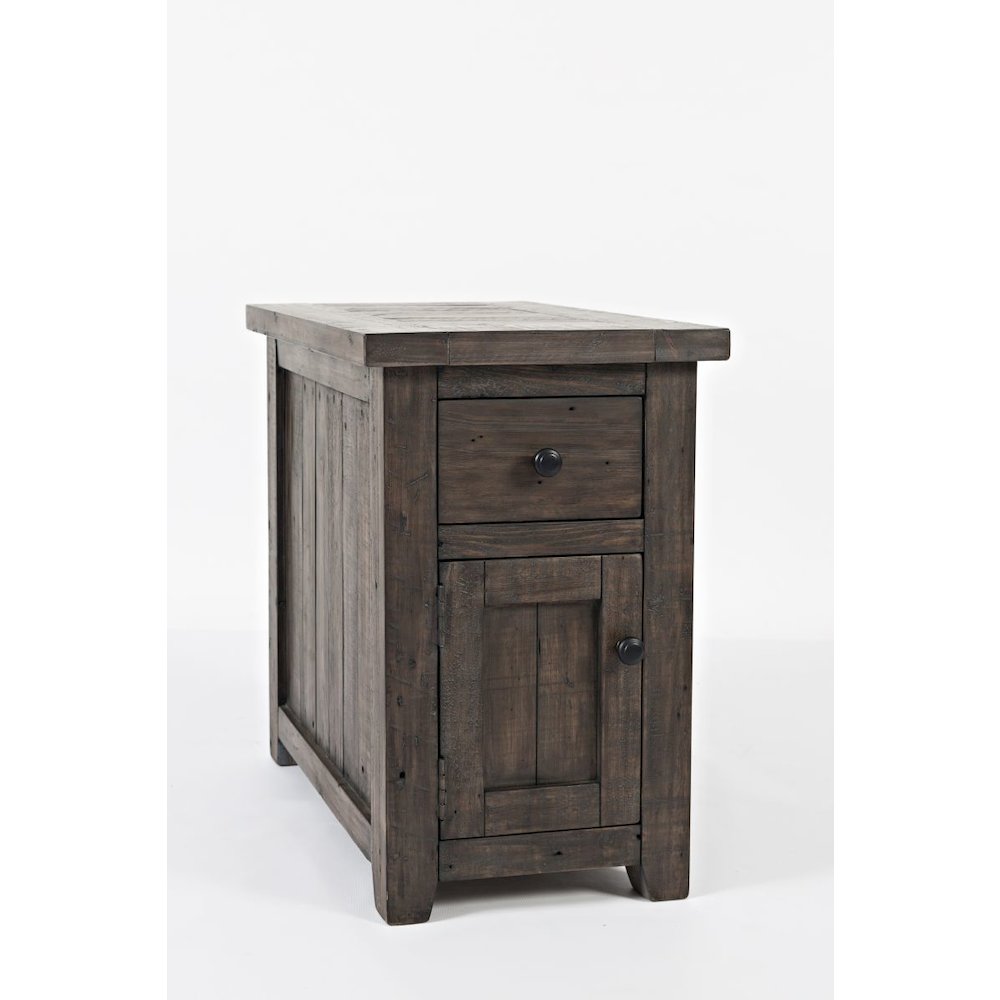 Madison County Rustic Reclaimed Pine Farmhouse Chairside Table. Picture 2
