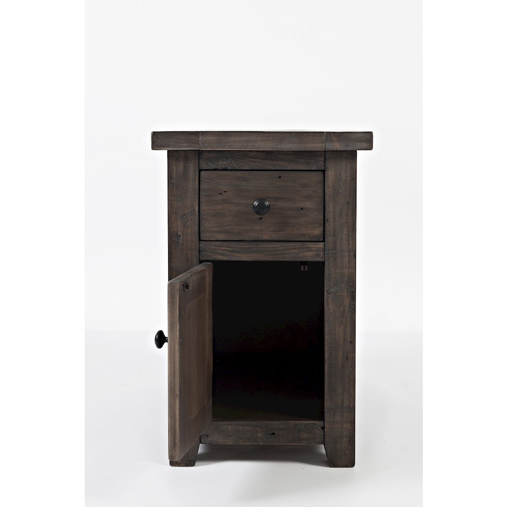 Madison County Rustic Reclaimed Pine Farmhouse Chairside Table. Picture 6