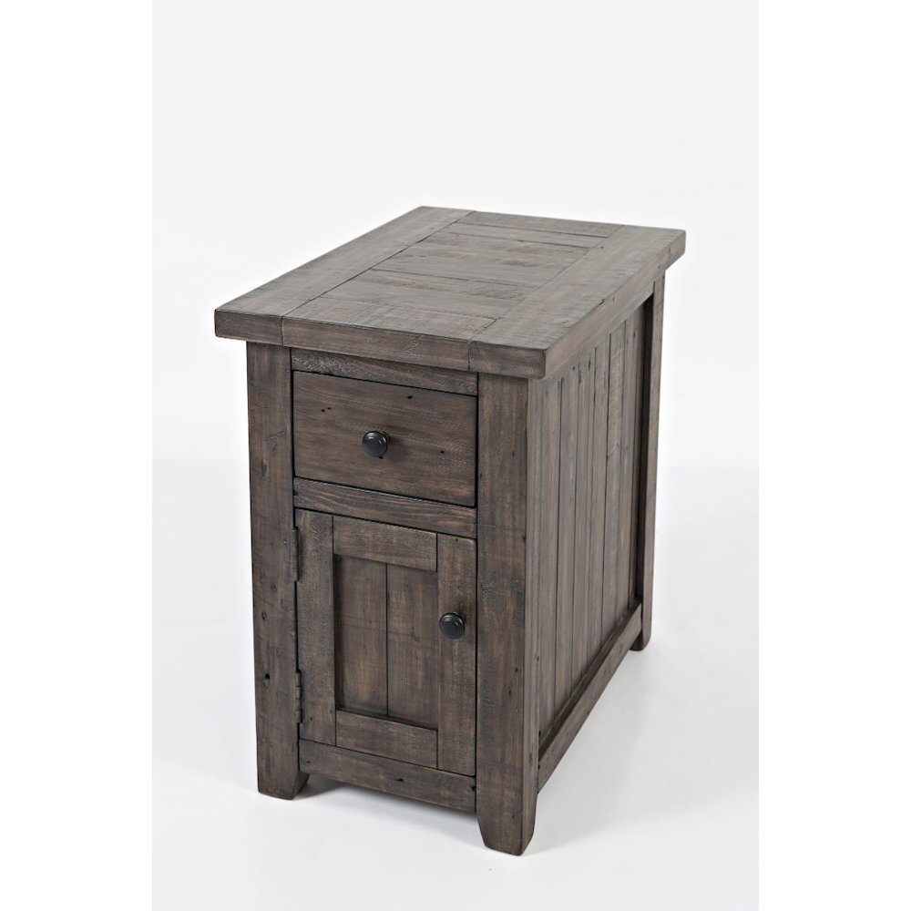 Madison County Rustic Reclaimed Pine Farmhouse Chairside Table. Picture 3