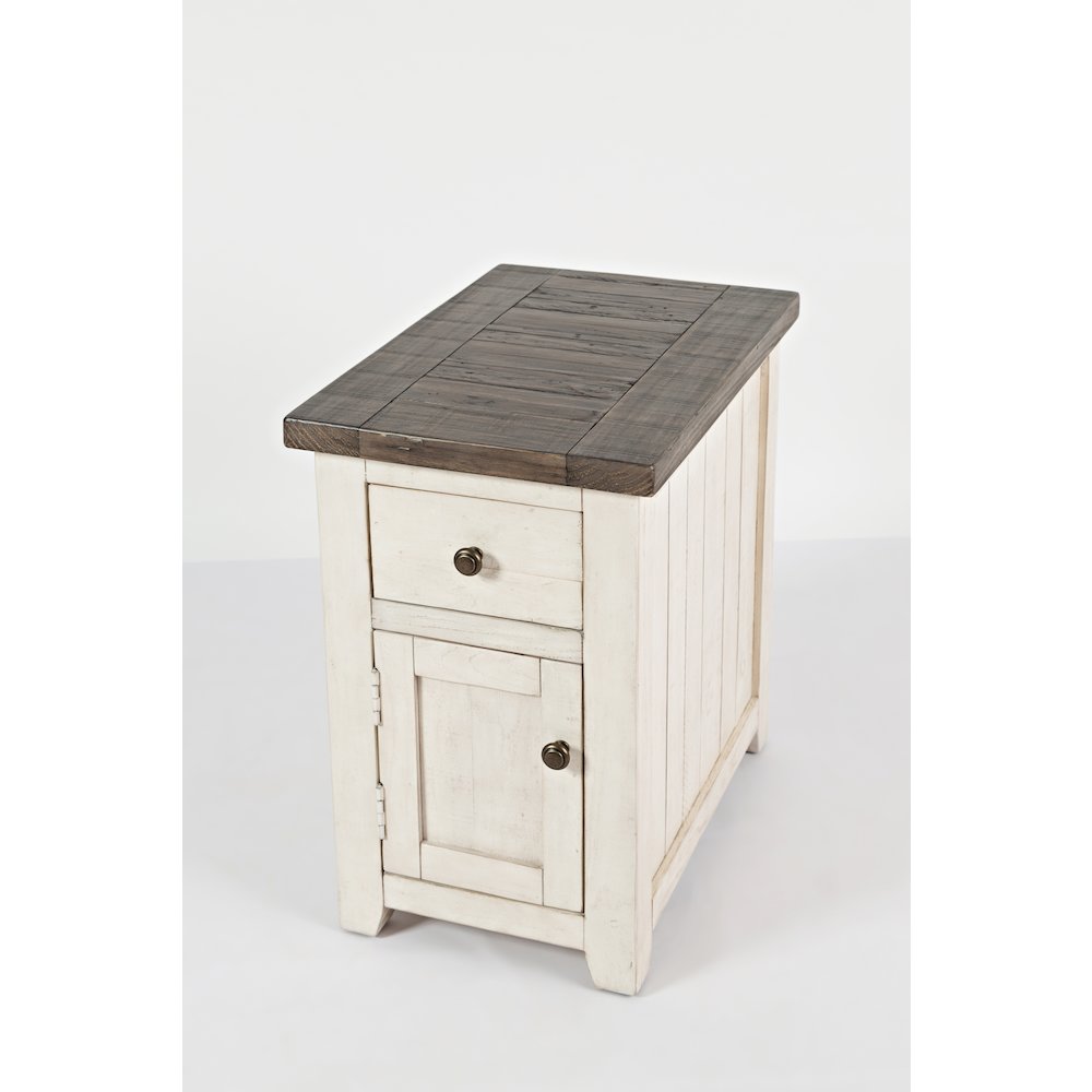 Madison County Rustic Reclaimed Pine Farmhouse Chairside Table. Picture 3