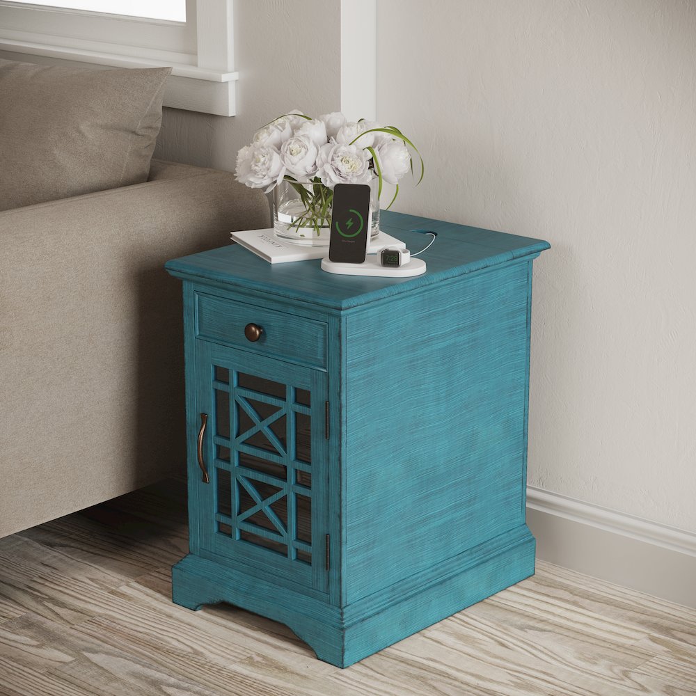 Craftsman USB Charging Chairside End Table. Picture 2