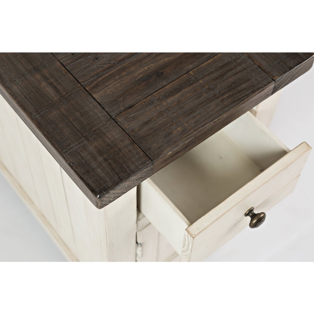 Madison County Rustic Reclaimed Pine Farmhouse Chairside Table. Picture 6