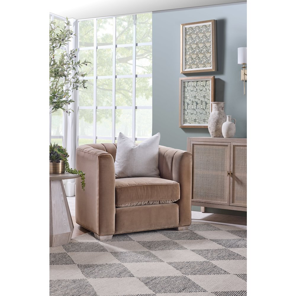 Traditions Transitional Coulter End Table. Picture 9