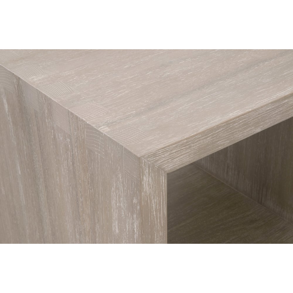 Traditions Transitional Dovetail End Table. Picture 4