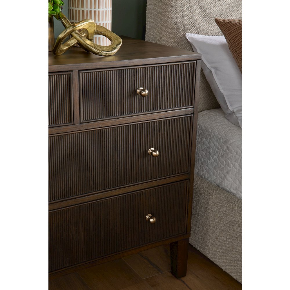 Bronze Bay Transitional Highland 8-Drawer Double Dresser. Picture 12