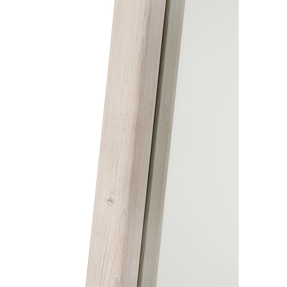 Bella Antique Transitional Laney Mirror. Picture 4