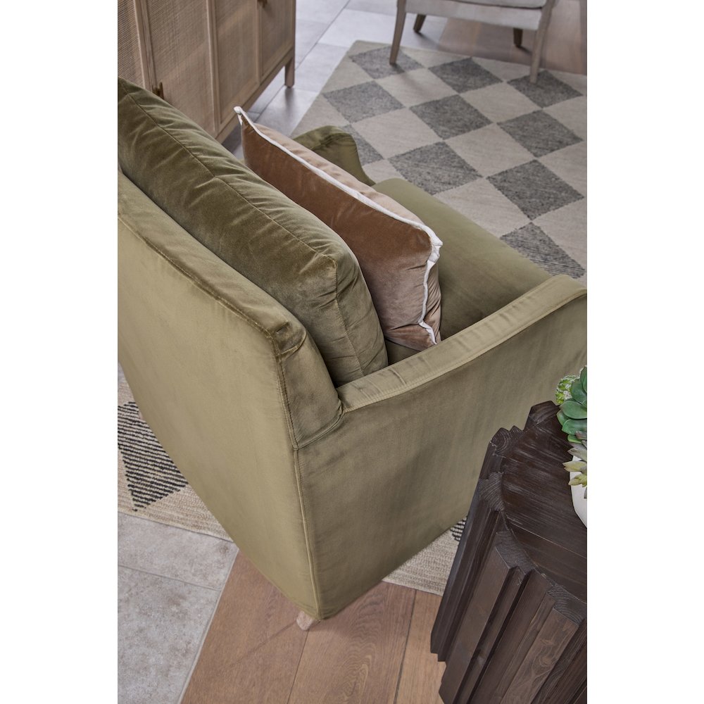 Bella Antique Transitional Roma Accent Table. Picture 11