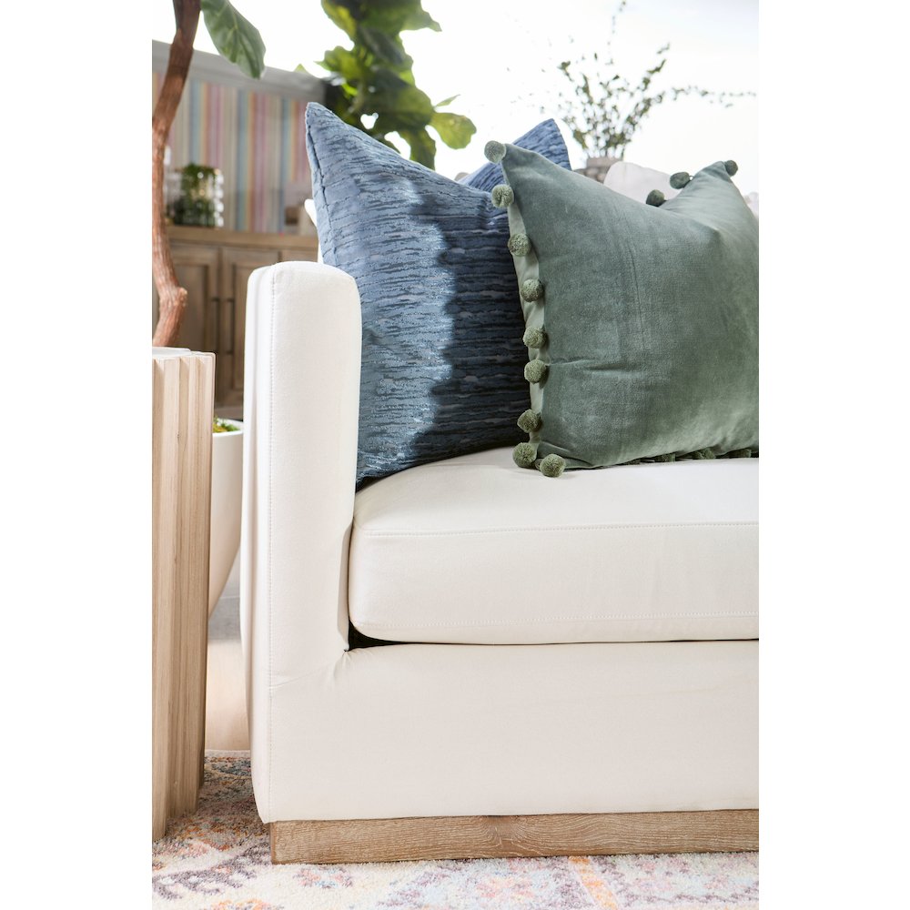 Bella Antique Transitional Roma End Table. Picture 6
