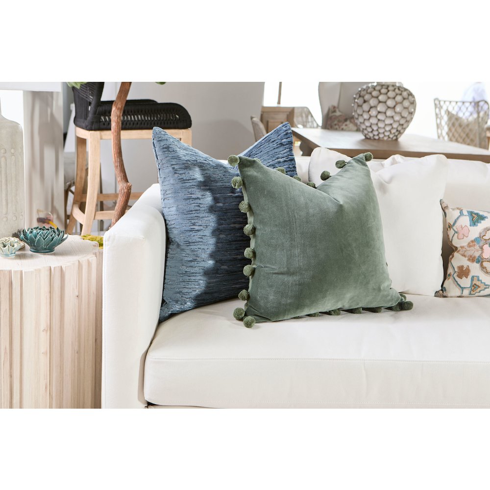 Bella Antique Transitional Roma End Table. Picture 7