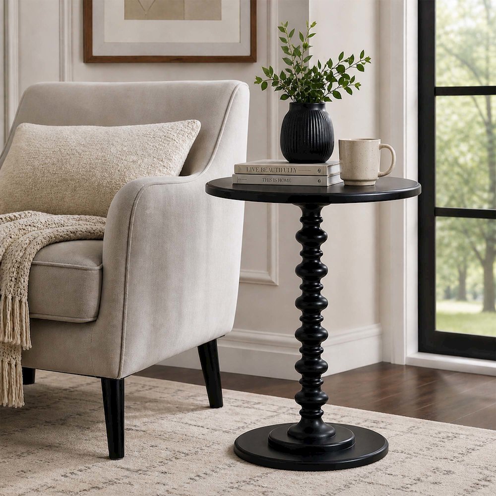 Palm Beach Spindle Table. Picture 2