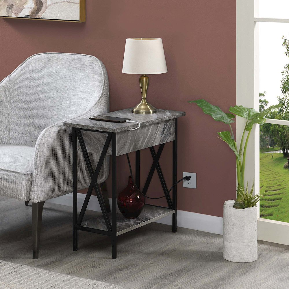 Tucson Flip Top End Table with Charging Station. Picture 2