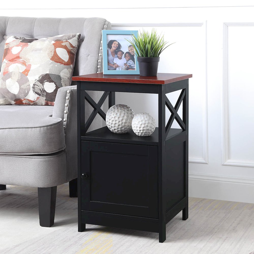 Oxford End Table with Cabinet. Picture 2