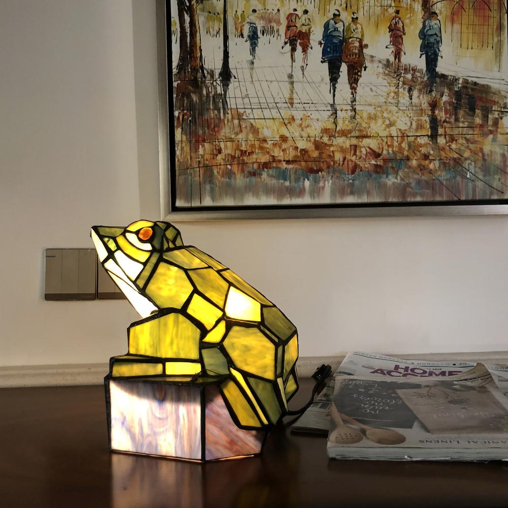 CHLOE Lighting NAVEEN Tiffany-Style Animal Stained Glass Accent Lamp 9.5" Height. Picture 4