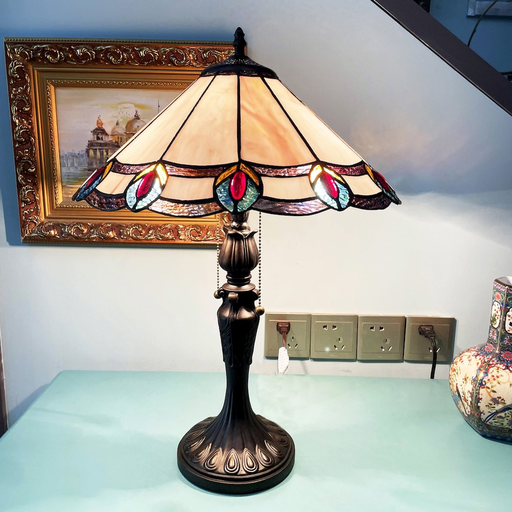 Ryce Tiffany-Style 2-Light Geometric Table Lamp 16" Shade. Picture 4