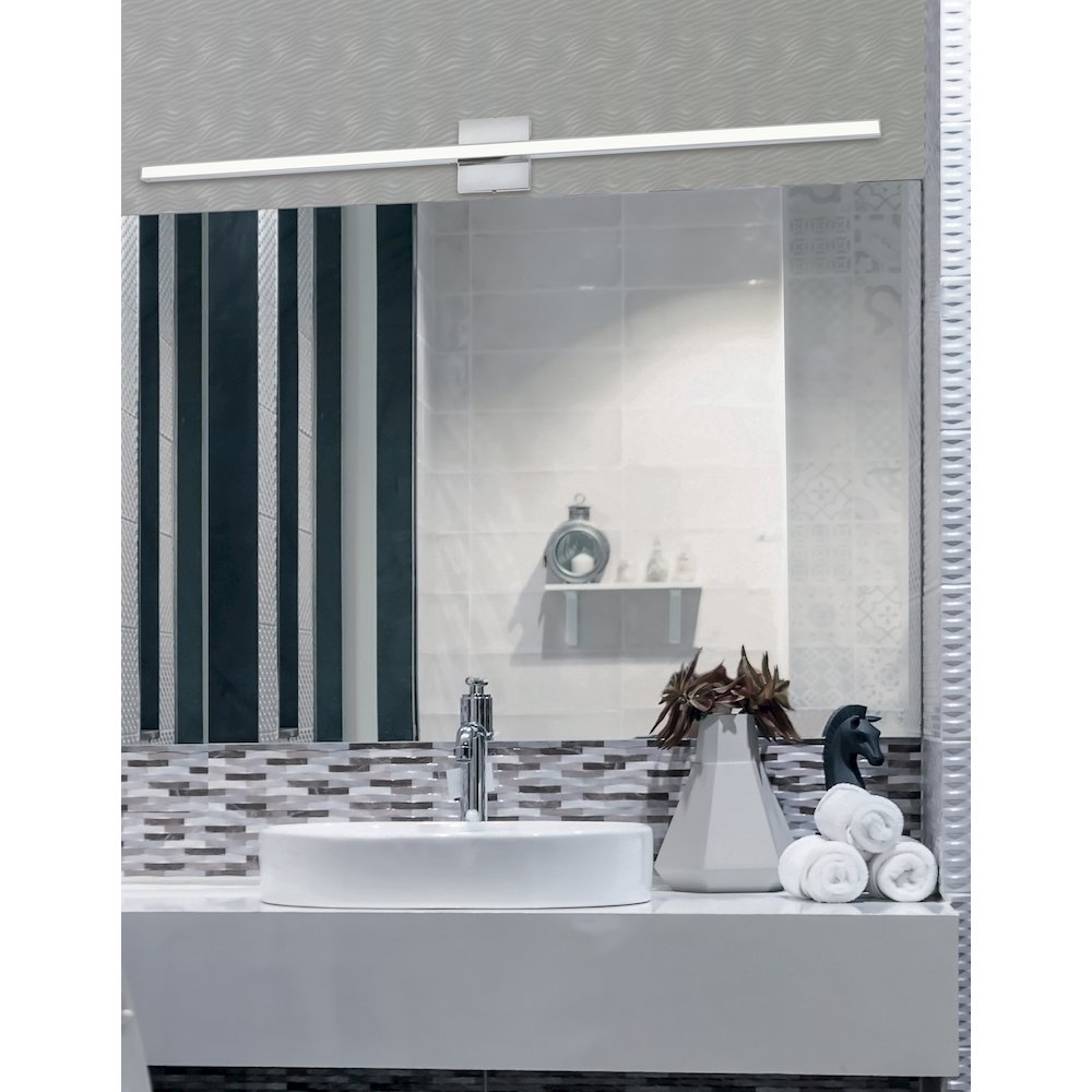 36W Colour Changing Vanity Polished Chrome with Frosted Acrylic Diffuser. Picture 3