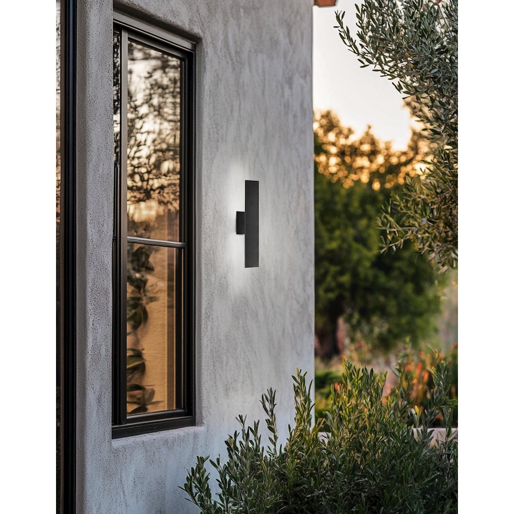 15W Wall Sconce in Matte Black. Picture 2