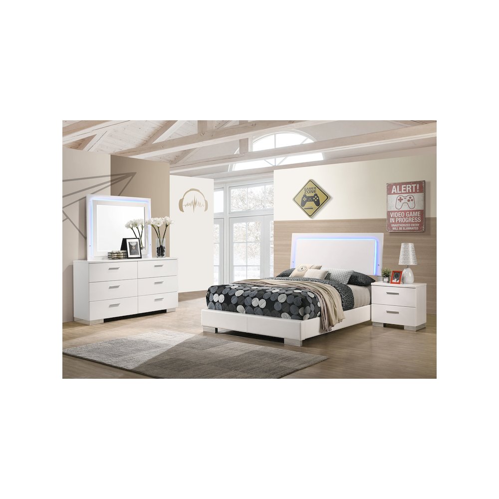 Felicity 4-piece Full Bedroom Set White High Gloss. Picture 12