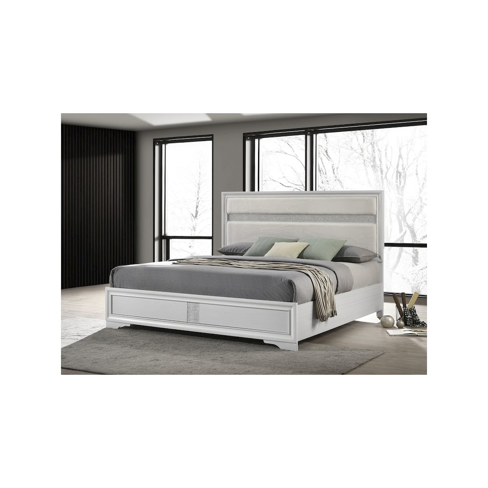 Miranda 54-inch Upholstered Eastern King Panel Bed White. Picture 8