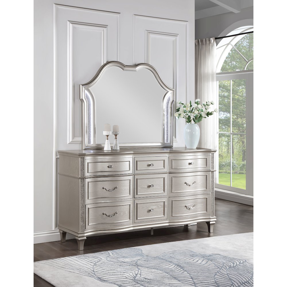 Evangeline 9-drawer Dresser with Mirror Silver Oak. Picture 11