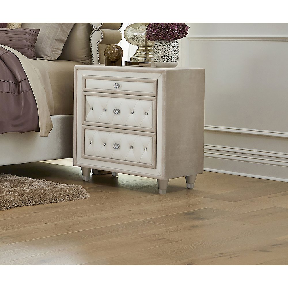 Antonella Upholstered 3-drawer Nightstand Ivory and Camel. Picture 5