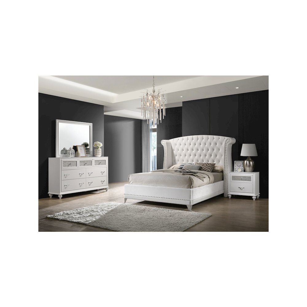 Barzini 4-piece California King Bedroom Set White. Picture 10