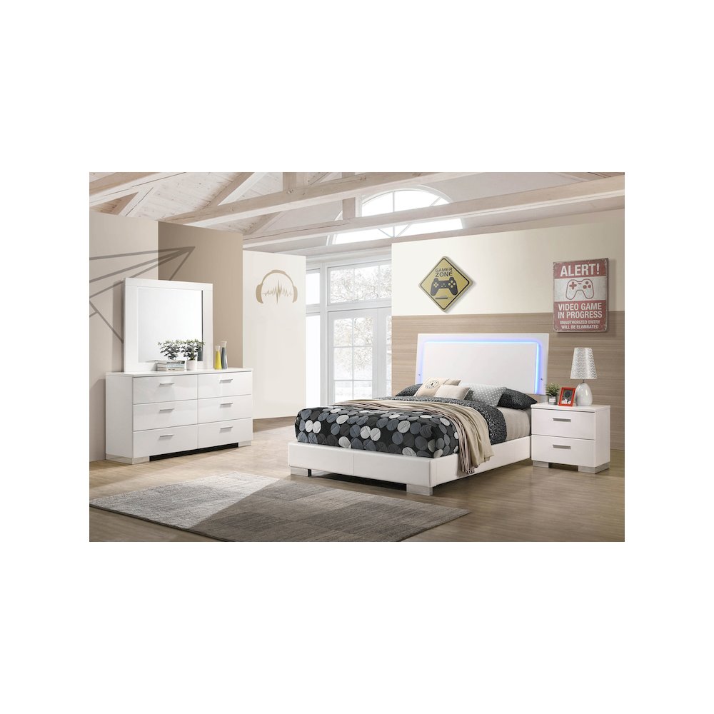 Felicity 4-piece Full Bedroom Set White High Gloss. Picture 1