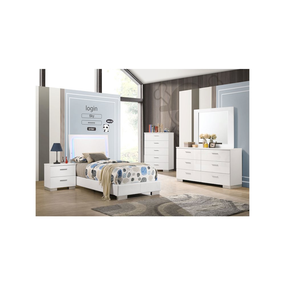 Felicity 4-piece Twin Bedroom Set White High Gloss. Picture 1