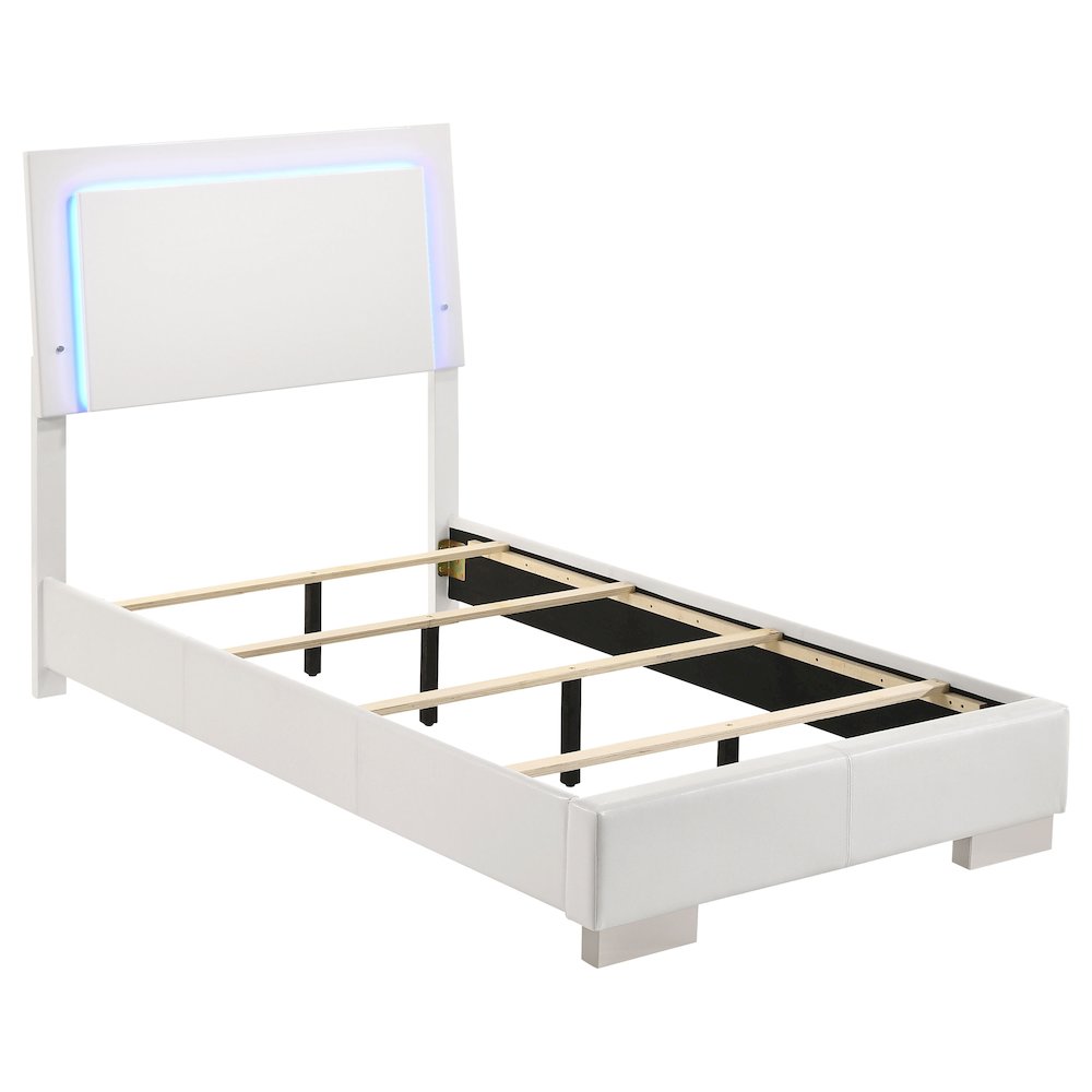 Felicity 4-piece Twin Bedroom Set White High Gloss. Picture 3