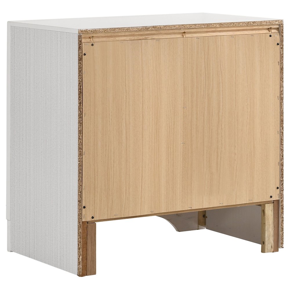 Miranda 4-piece Queen Bedroom Set White. Picture 6